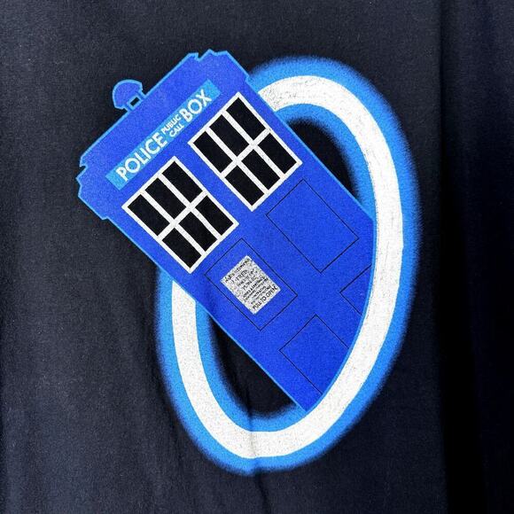 Dr. Who & The Daleks Time Warp Police Box Portal Graphic T-Shirt Men's Size XL - Picture 3 of 10